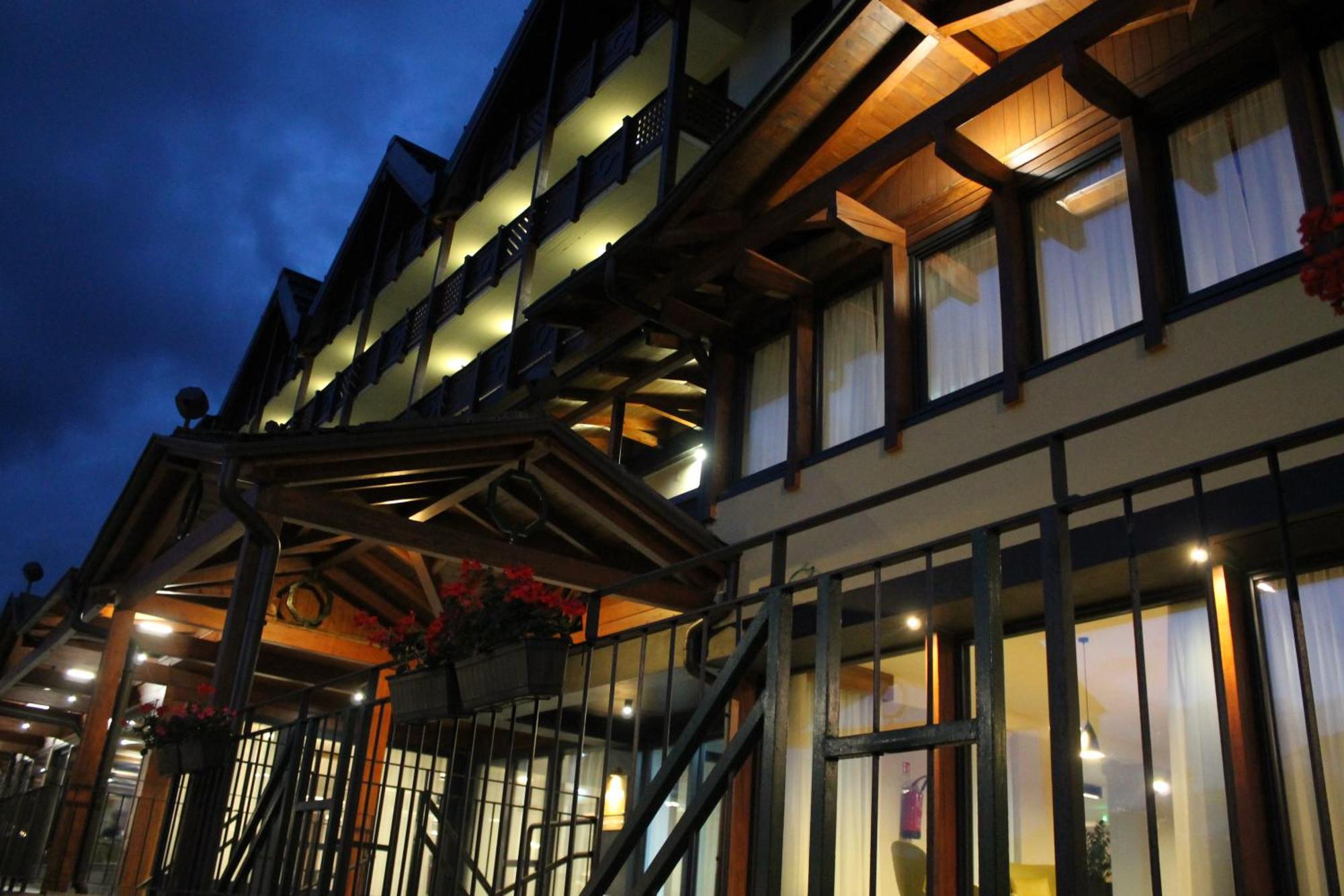 Armon Greenblu Hotel & Wellness Folgarida Exterior photo